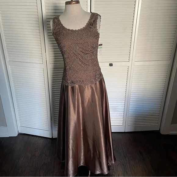 Cachet long formal dress wedding guest metallic brown bronze sleeveless 8 - Picture 1 of 15